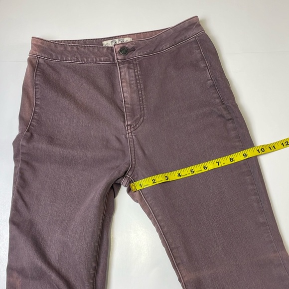 We The Free People Super Flared Acid-Wash Jeans Size 27 Raw Hem Stretch - Picture 15 of 16